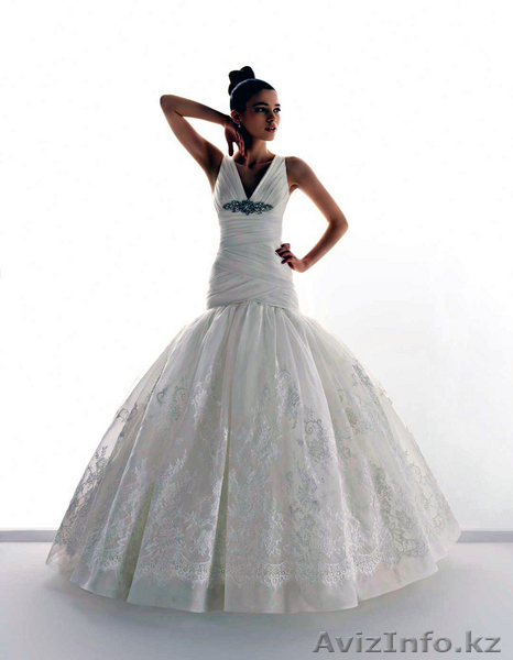 Новое стильное свадебное платье по Rosa Clara.Казахстан - доставка  - Изображение #1, Объявление #90552
