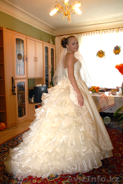продам свадебное платье кремового цвета - Изображение #1, Объявление #348897