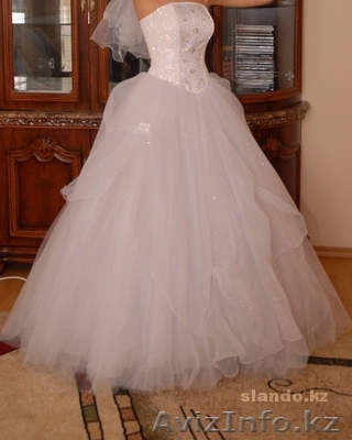 ПРОДАМ СВАДЕБНОЕ платья платья из ОАЭ с фатой платье пышное и очень красивое!сос - Изображение #1, Объявление #393401