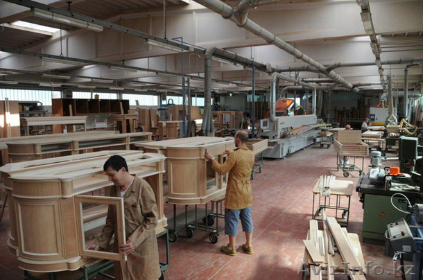 В мебельно-столярный цех. Требуются специалисты. Маляр, монтажники столяра.  - Изображение #1, Объявление #1231730