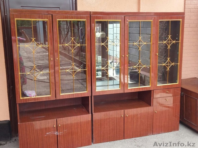 Сервант-шкаф, б/у, полированный, в хорошем состоянии - Изображение #1, Объявление #1265340