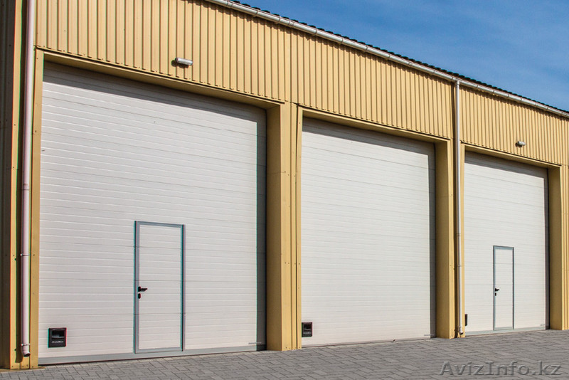 Промышленные секционные автоматические ворота со встроенной калиткой  - Изображение #1, Объявление #1636683