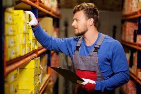 с опытом работы кладовщика, зав.хозяйством - Изображение #1, Объявление #1668397