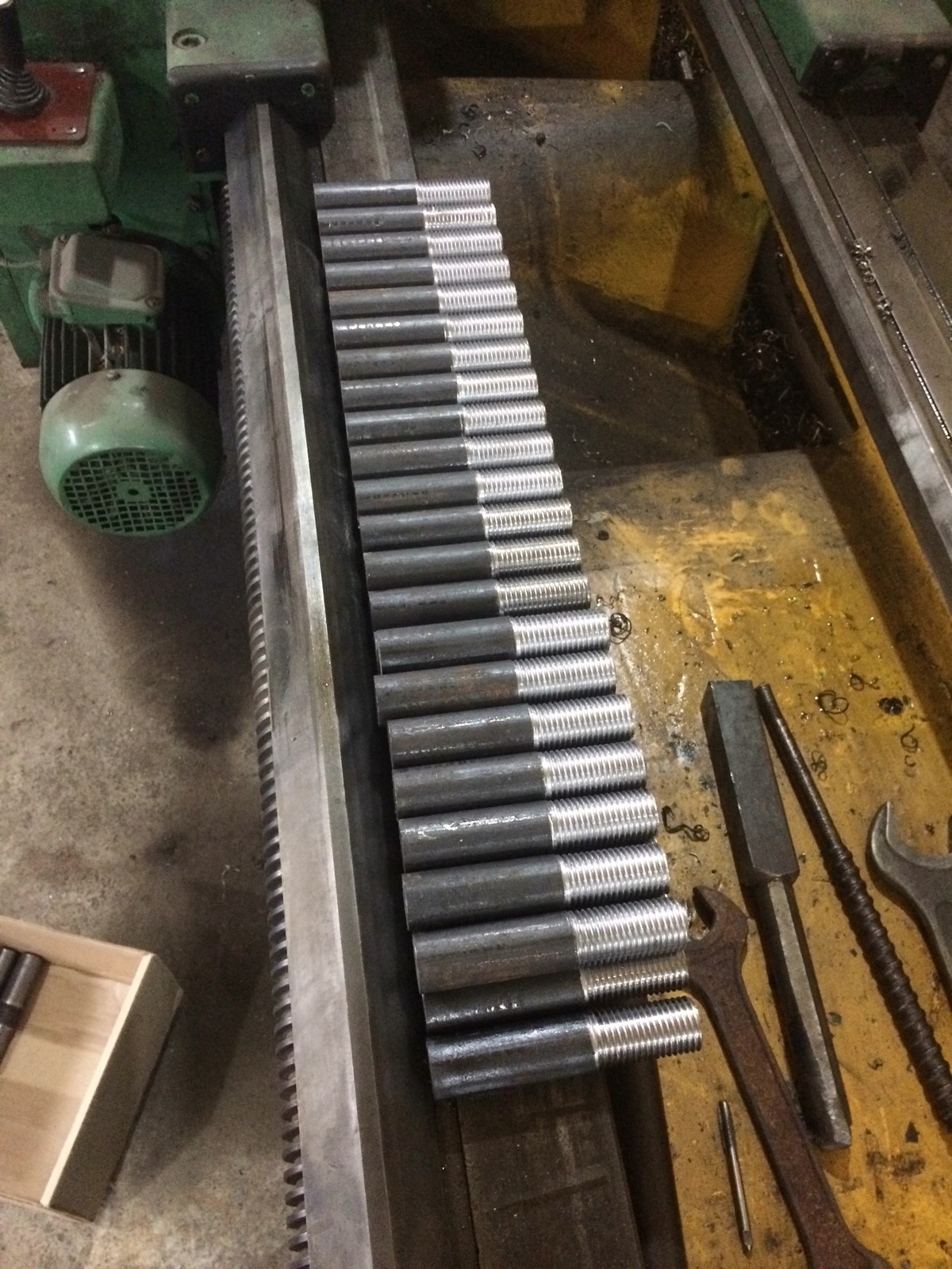 Фланцевые Шпильки с полной резьбой длиной 2 метра DIN 975 - Изображение #1, Объявление #1484375