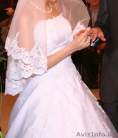 Продам красивое свадебное платье со шлейфом б/у - Изображение #2, Объявление #317236