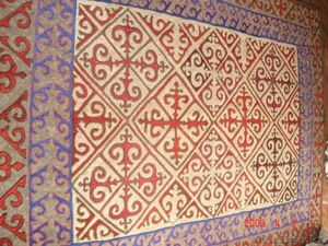 Изготавливаем казахский войлочные ковры тус кииз - Изображение #1, Объявление #58024