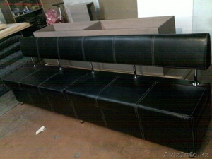 Кухонный диван. длина 2600см. кож-зам чёрный. с двумя бельевыми отсеками - Изображение #1, Объявление #860456