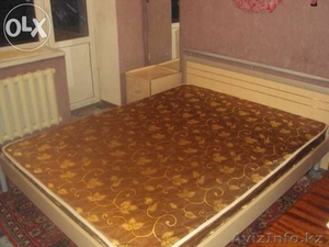 Продам двуспальную кровать+матрас+прикроватная тумбочка - Изображение #1, Объявление #1096630