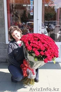 Шикарный свежий букет из 101 красной розы высотой 70 см в красивом оформлении - Изображение #1, Объявление #1505013