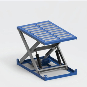 Гидравлический подъемный стол с рольгангом.