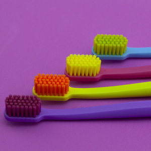 Зубная щетка Revyline SM6000 с разноцветными ручками - Изображение #1, Объявление #1710637