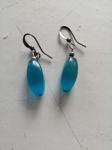 Продам красивые серёжки с камнем 