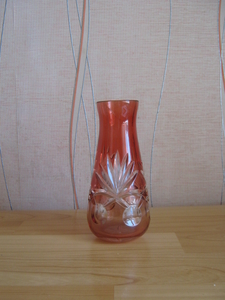 Продам маленькую вазочку для цветов.