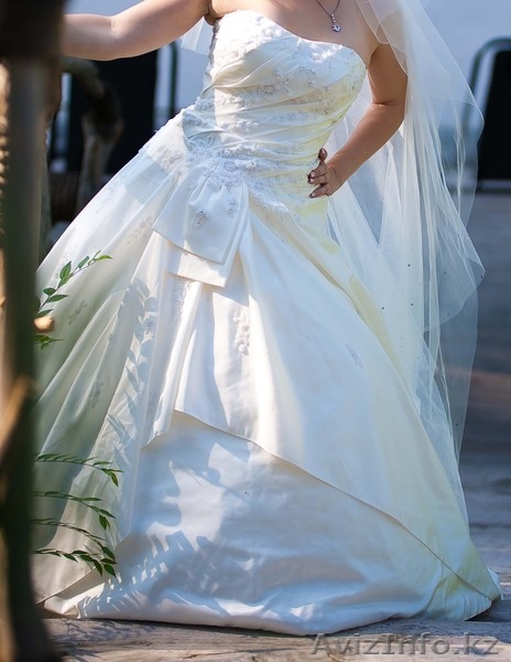 Шикарное свадебное платье. продам  - Изображение #2, Объявление #208152