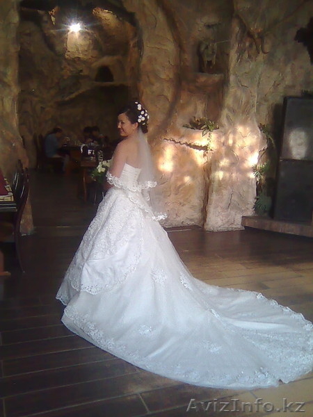 Свадебное платье со шлейфом - Изображение #1, Объявление #280581