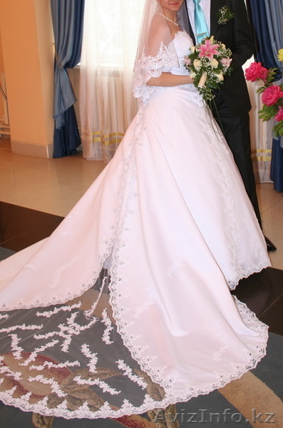 Продам красивое свадебное платье со шлейфом б/у - Изображение #1, Объявление #317236