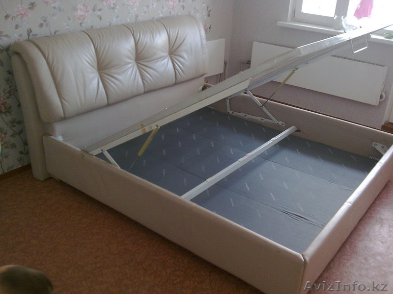 кожаная 2-х спальная кровать в хорошем состояний и камод из дерева с большим зер - Изображение #2, Объявление #351881