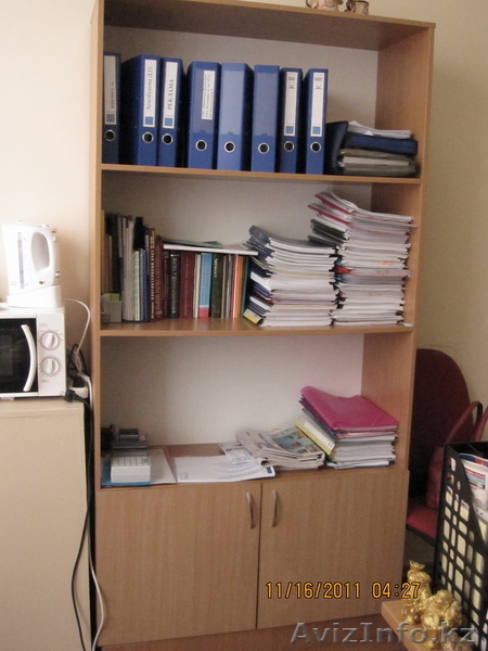 Продам срочно офисную мебель - столы и шкаф - Изображение #3, Объявление #455384