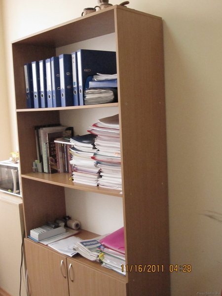 Продам срочно офисную мебель - столы и шкаф - Изображение #4, Объявление #455384