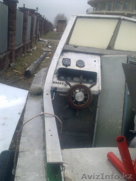 продаю катер в нормальном состояний! двигатель шести целиндровый, объем 3 литра! - Изображение #5, Объявление #456625