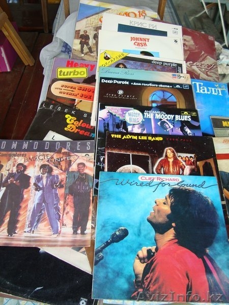 Продам старинную печатную машинку Continental 30-40-х годов и старые пластинки.  - Изображение #3, Объявление #634499