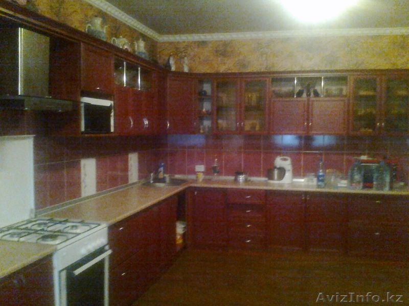 продам большой 2х этажный дом с молодым садом 16 соток земли  - Изображение #1, Объявление #708744