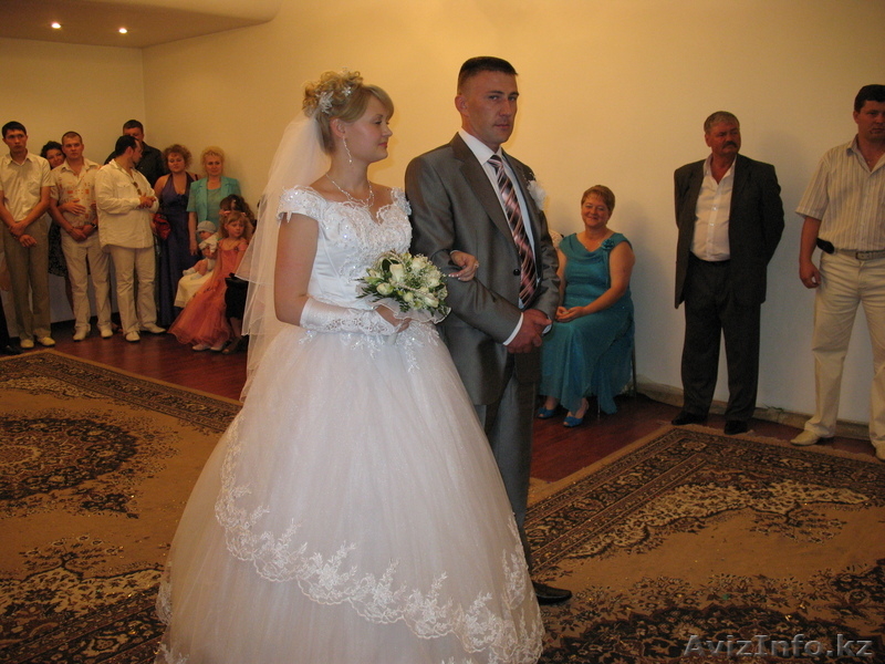 ПРОДАМ ОФИГЕННОЕ СВАДЕБНОЕ ПЛАТЬЕ - Изображение #1, Объявление #738563