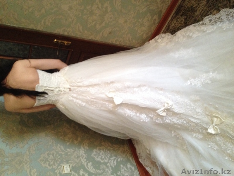 Свадебное платье со шлейфом и бантами! Цвет айвори размер М,42-44.  - Изображение #2, Объявление #1073739