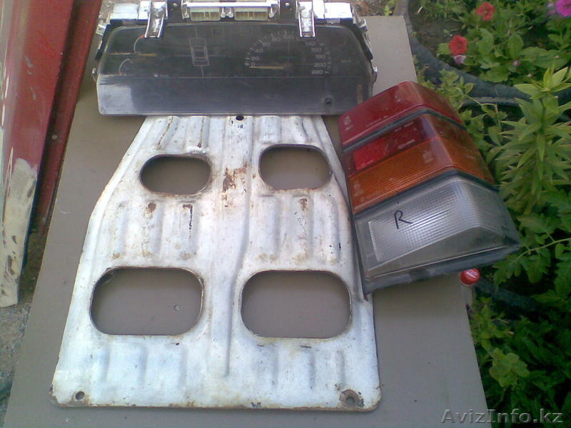 Subaru Leone задний фонарь правый, щиток приборов, защита картера, крыло - Изображение #1, Объявление #1115290