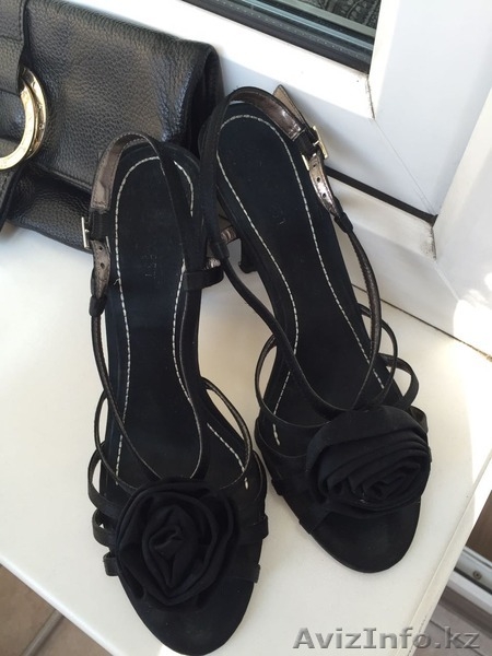 продам черные  атласные босоножки Nine West - Изображение #1, Объявление #1503471