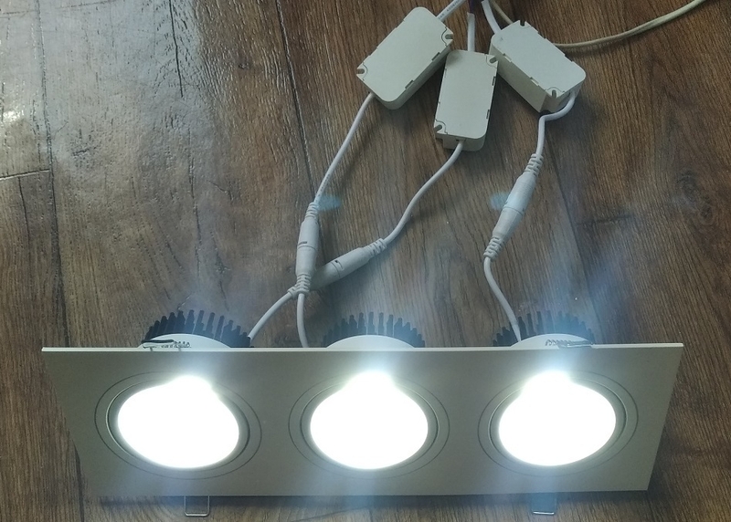 Спот тройной 3*10W, б/у в хорошем состоянии. - Изображение #1, Объявление #1725332