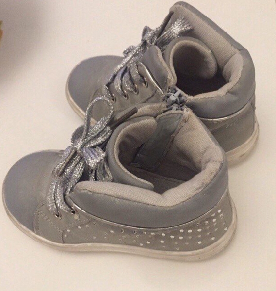 Ботинки для девочки 25 размер и варежки - Изображение #1, Объявление #1618235