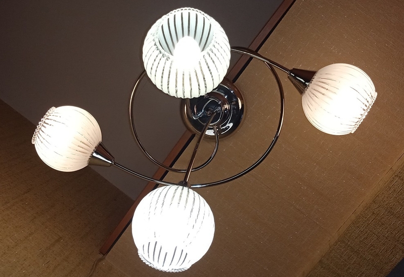 Люстра 4 плафона, рожки - веточки б/у. - Изображение #3, Объявление #1738658